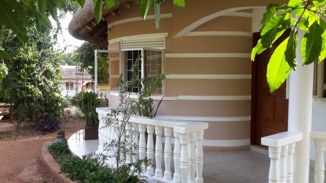 Brownstone Country Home Lira Exterior photo